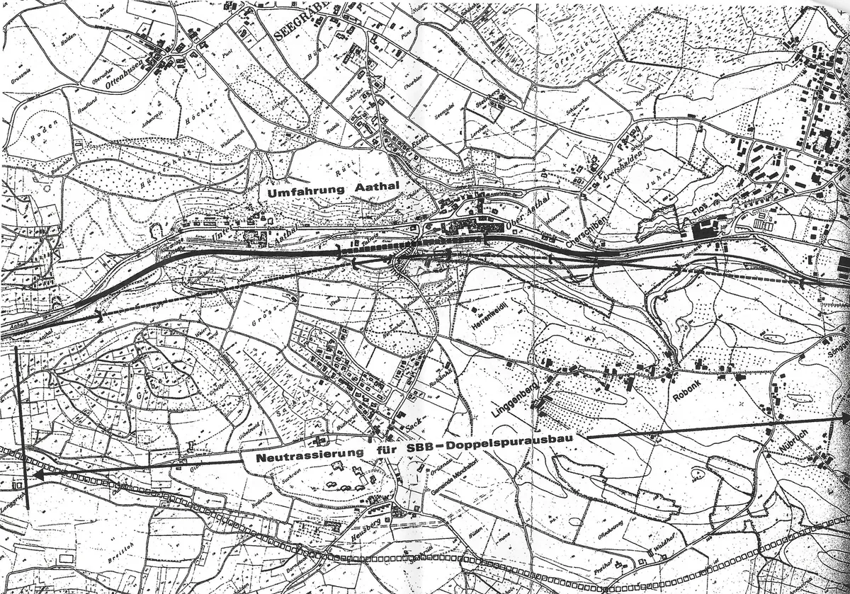 Man sieht schwarz-weiss Pläne einer Umfahrung.